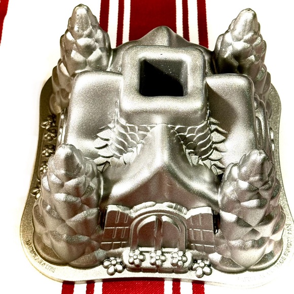 NORDIC WARE FAIRYTALE COTTAGE 10-CUP BUNDT PAN—HEAVY CAST ALUMINUM Made in USA - Picture 2 of 10